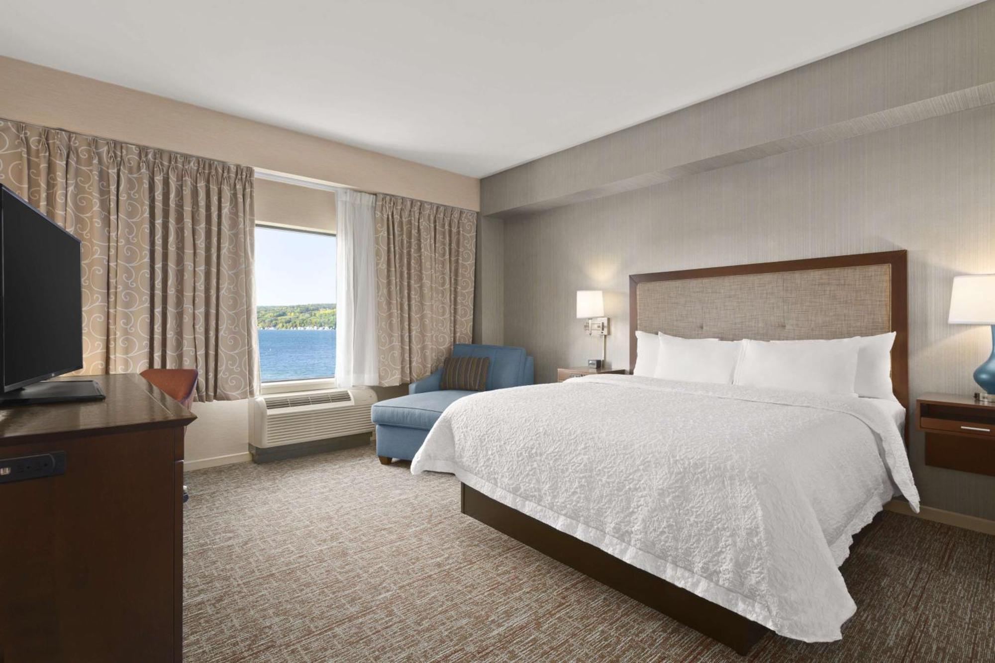 Executive King Room with Water View - Non-Smoking